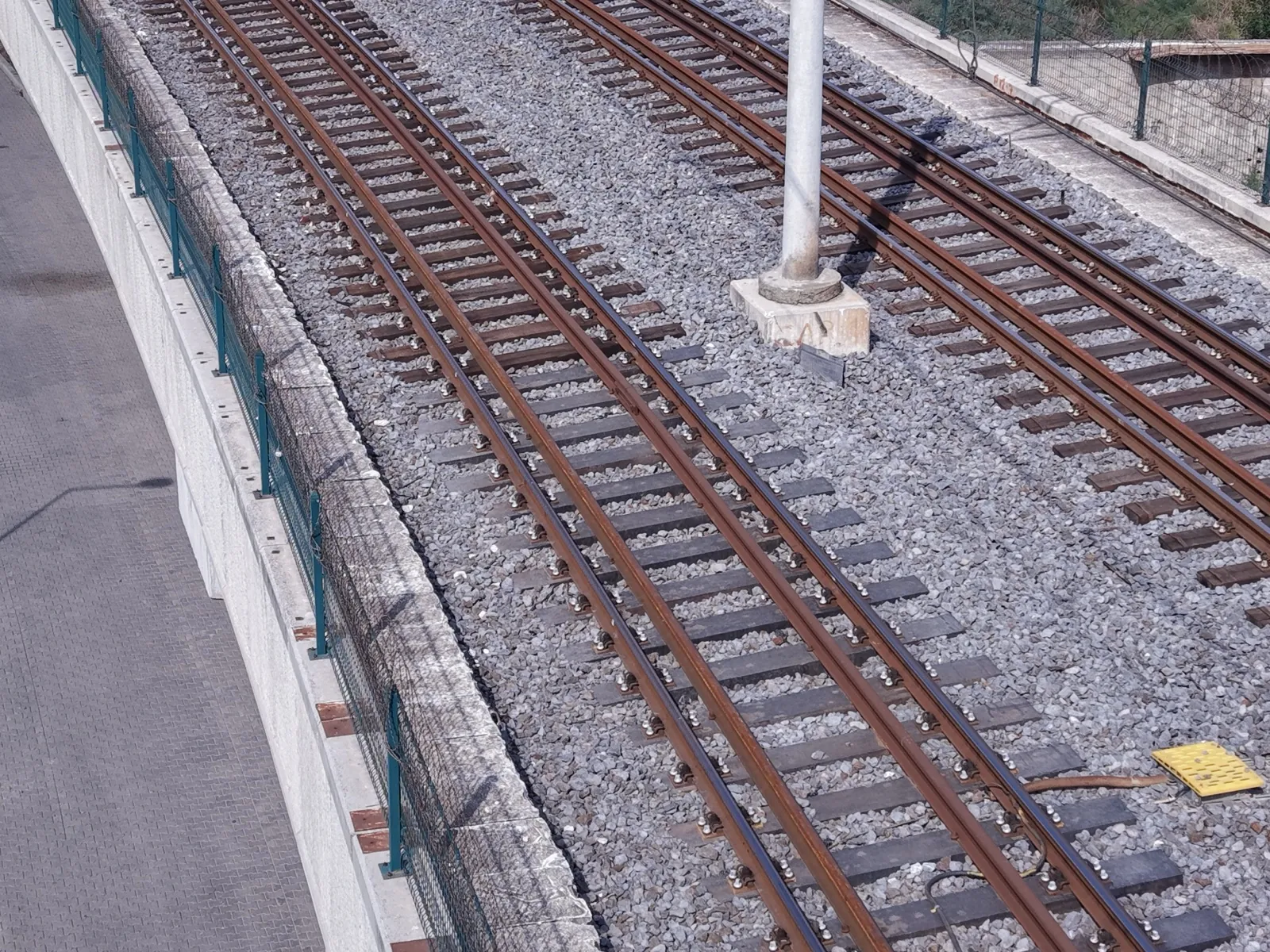 Double track on a viaduct, laid on composite sleepers